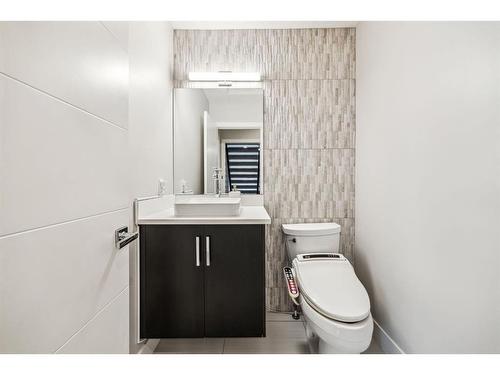 213 Springbluff Boulevard Sw, Calgary, AB - Indoor Photo Showing Bathroom