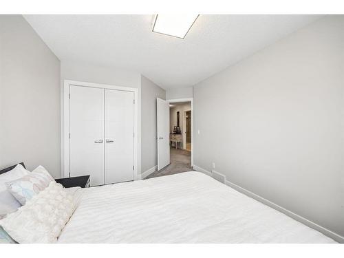 213 Springbluff Boulevard Sw, Calgary, AB - Indoor Photo Showing Bedroom