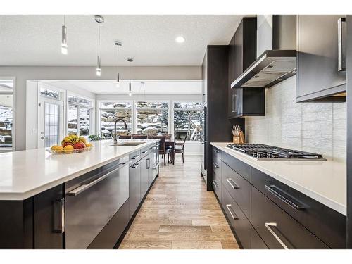 213 Springbluff Boulevard Sw, Calgary, AB - Indoor Photo Showing Kitchen With Upgraded Kitchen