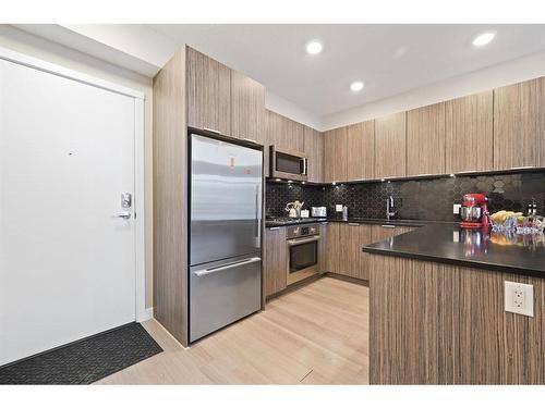 429-823 5 Avenue Nw, Calgary, AB - Indoor Photo Showing Kitchen With Stainless Steel Kitchen