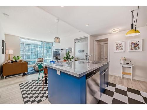 1401-215 13 Avenue Sw, Calgary, AB - Indoor Photo Showing Kitchen