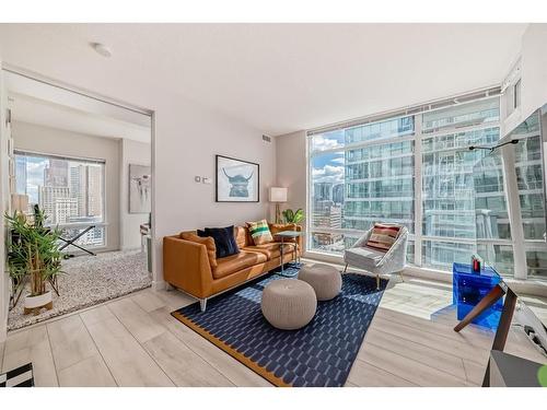 1401-215 13 Avenue Sw, Calgary, AB - Indoor Photo Showing Living Room