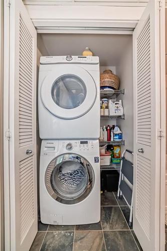 1401-215 13 Avenue Sw, Calgary, AB - Indoor Photo Showing Laundry Room