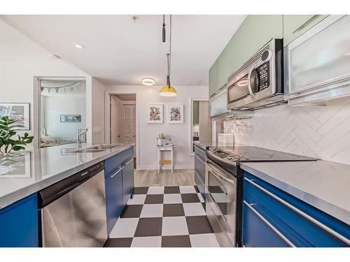 1401-215 13 Avenue Sw, Calgary, AB - Indoor Photo Showing Kitchen With Double Sink