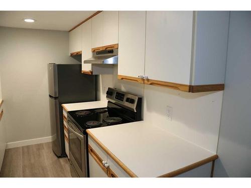 921-200 Brookpark Drive Sw, Calgary, AB - Indoor Photo Showing Kitchen With Double Sink