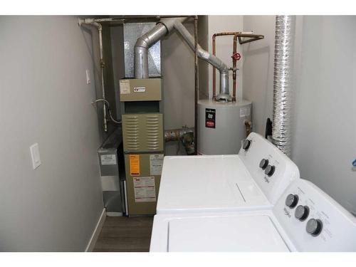 921-200 Brookpark Drive Sw, Calgary, AB - Indoor Photo Showing Kitchen