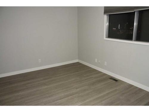 921-200 Brookpark Drive Sw, Calgary, AB - Indoor Photo Showing Laundry Room