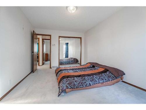 43 Edgewood Place Nw, Calgary, AB - Indoor Photo Showing Bedroom