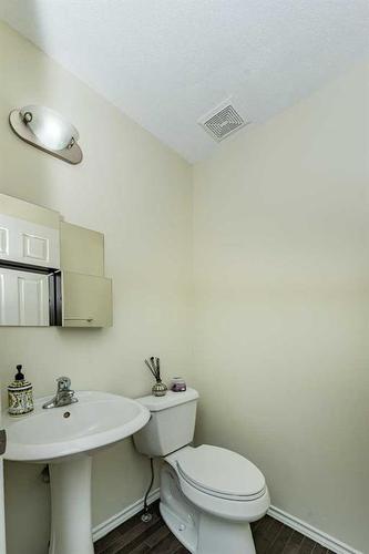 110 Saddlecrest Close Ne, Calgary, AB - Indoor Photo Showing Bathroom