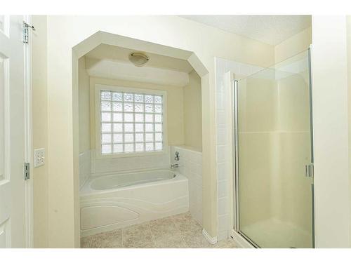 110 Saddlecrest Close Ne, Calgary, AB - Indoor Photo Showing Bathroom