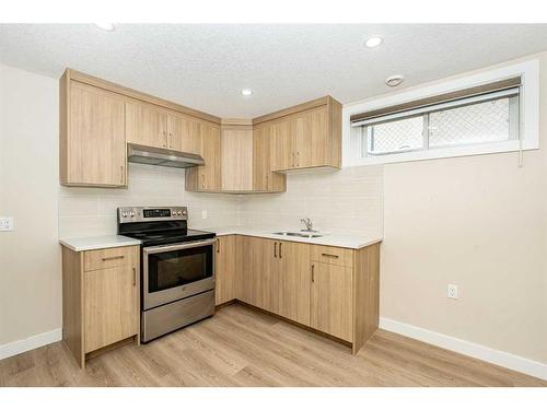 110 Saddlecrest Close Ne, Calgary, AB - Indoor Photo Showing Kitchen