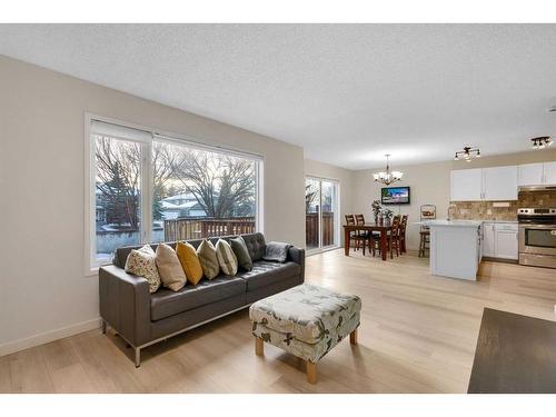 208 Mt Selkirk Close Se, Calgary, AB - Indoor Photo Showing Living Room