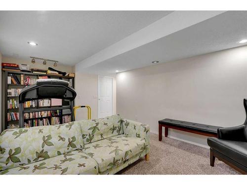 208 Mt Selkirk Close Se, Calgary, AB - Indoor