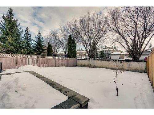 208 Mt Selkirk Close Se, Calgary, AB - Outdoor