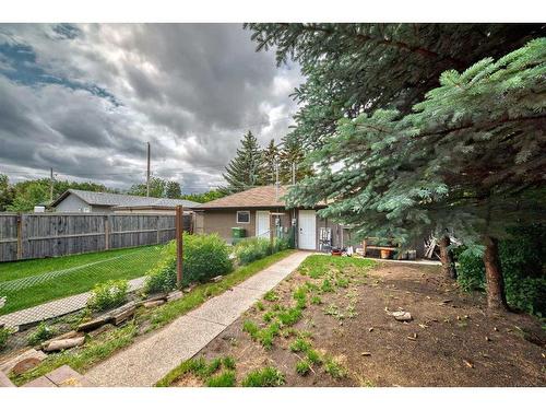 4347 2 Street Nw, Calgary, AB - Outdoor