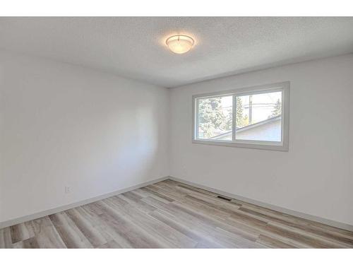 205 Allan Crescent Se, Calgary, AB - Indoor Photo Showing Other Room