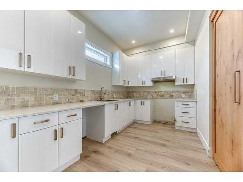 41 Farries Drive Se, Airdrie, AB - Indoor Photo Showing Kitchen With Upgraded Kitchen