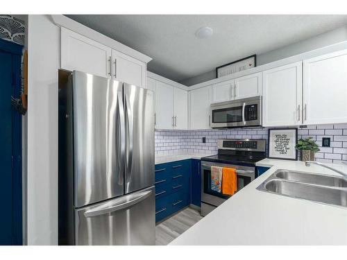 109-304 Cranberry Park Se, Calgary, AB - Indoor Photo Showing Kitchen With Double Sink