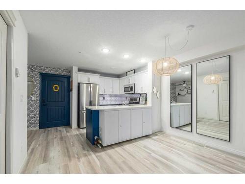 109-304 Cranberry Park Se, Calgary, AB - Indoor Photo Showing Kitchen