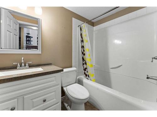 106 Creek Gardens Place Nw, Airdrie, AB - Indoor Photo Showing Bathroom