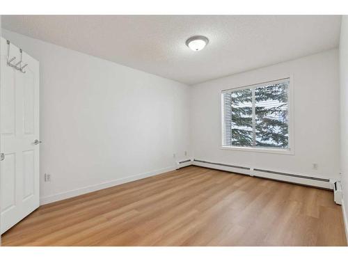 212-345 Rocky Vista Park Nw, Calgary, AB - Indoor Photo Showing Other Room