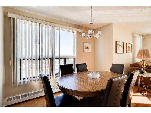 1209-9800 Horton Road Sw, Calgary, AB - Indoor Photo Showing Dining Room