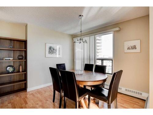 1209-9800 Horton Road Sw, Calgary, AB - Indoor Photo Showing Dining Room