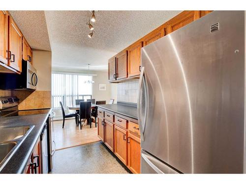 1209-9800 Horton Road Sw, Calgary, AB - Indoor Photo Showing Kitchen With Stainless Steel Kitchen