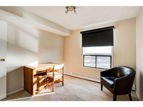 1209-9800 Horton Road Sw, Calgary, AB - Indoor Photo Showing Other Room