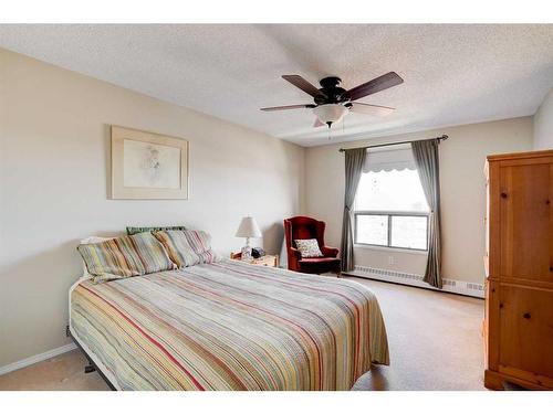 1209-9800 Horton Road Sw, Calgary, AB - Indoor Photo Showing Bedroom