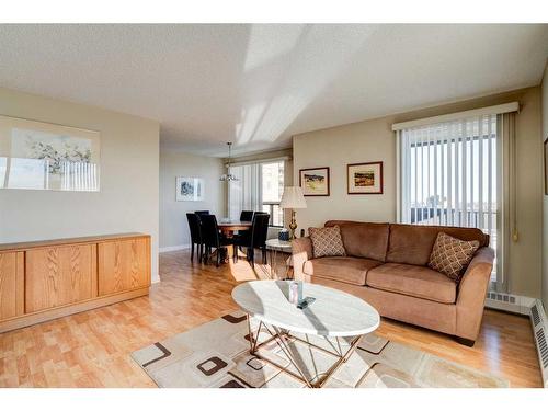 1209-9800 Horton Road Sw, Calgary, AB - Indoor Photo Showing Living Room