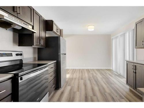 4612 Fortune Road Se, Calgary, AB - Indoor Photo Showing Kitchen