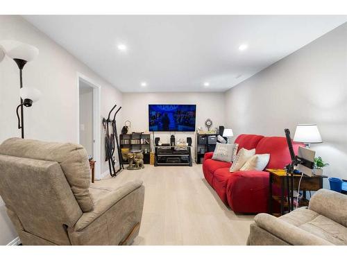 4612 Fortune Road Se, Calgary, AB - Indoor Photo Showing Living Room