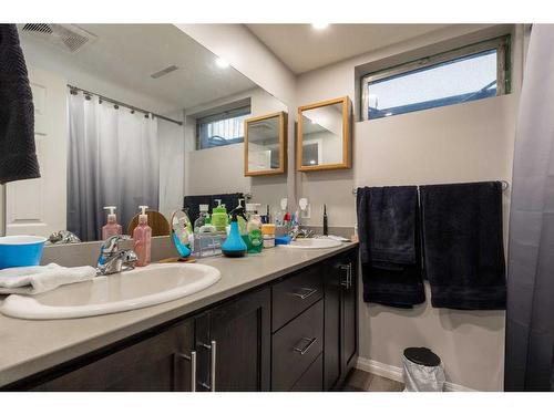 4612 Fortune Road Se, Calgary, AB - Indoor Photo Showing Bathroom