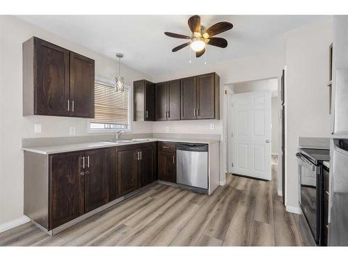 4612 Fortune Road Se, Calgary, AB - Indoor Photo Showing Kitchen