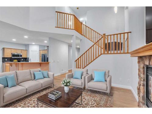 125 Discovery Place Sw, Calgary, AB - Indoor Photo Showing Living Room