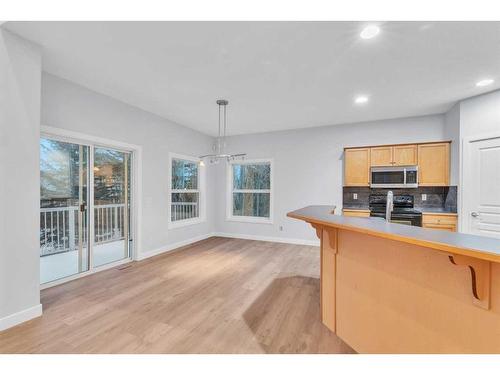 125 Discovery Place Sw, Calgary, AB - Indoor Photo Showing Kitchen