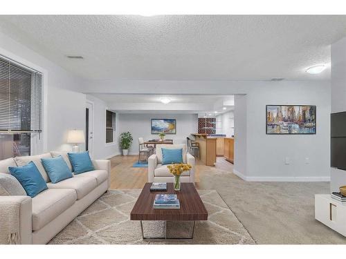 125 Discovery Place Sw, Calgary, AB - Indoor Photo Showing Living Room