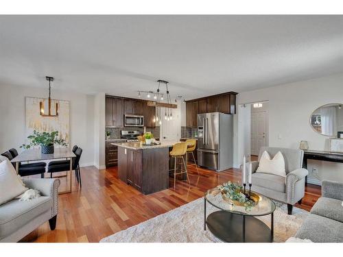 24 Tuscarora Place Nw, Calgary, AB - Indoor Photo Showing Living Room