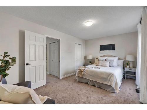 24 Tuscarora Place Nw, Calgary, AB - Indoor Photo Showing Bedroom