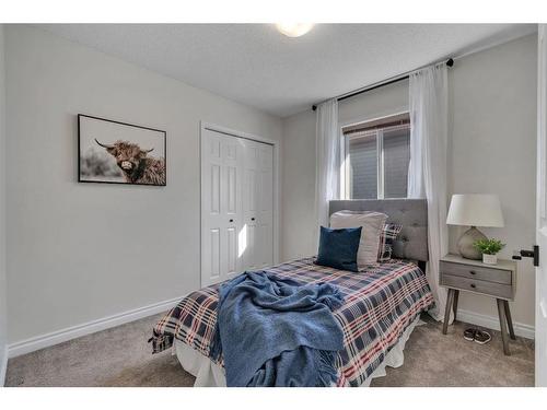 24 Tuscarora Place Nw, Calgary, AB - Indoor Photo Showing Bedroom