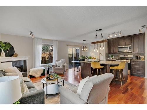 24 Tuscarora Place Nw, Calgary, AB - Indoor Photo Showing Living Room