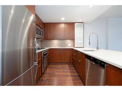 407-1118 12 Avenue Sw, Calgary, AB - Indoor Photo Showing Kitchen With Stainless Steel Kitchen With Upgraded Kitchen