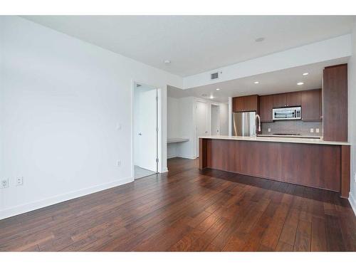 407-1118 12 Avenue Sw, Calgary, AB - Indoor Photo Showing Kitchen