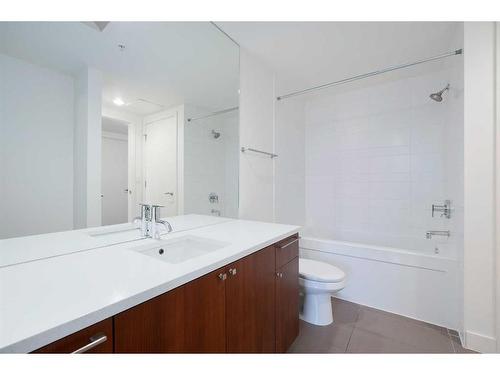 407-1118 12 Avenue Sw, Calgary, AB - Indoor Photo Showing Bathroom