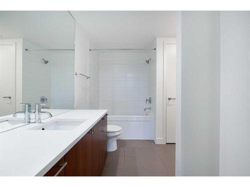 407-1118 12 Avenue Sw, Calgary, AB - Indoor Photo Showing Bathroom