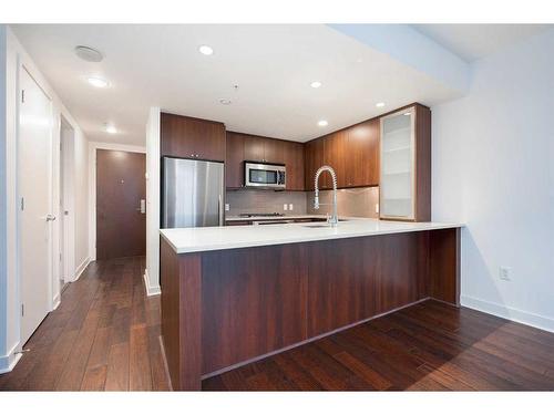 407-1118 12 Avenue Sw, Calgary, AB - Indoor Photo Showing Kitchen With Upgraded Kitchen