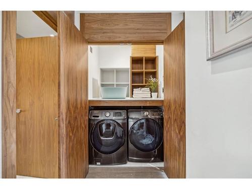 1008-738 1 Avenue Sw, Calgary, AB - Indoor Photo Showing Laundry Room