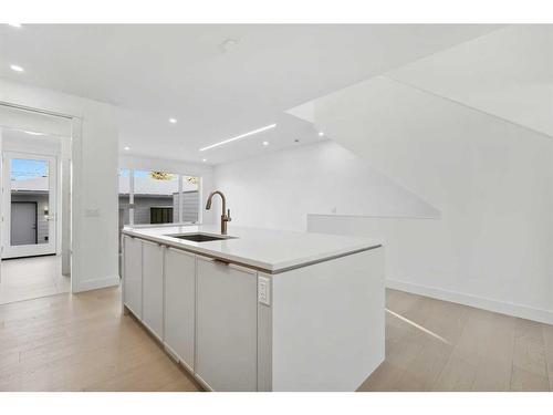 721 36 Street Nw, Calgary, AB - Indoor Photo Showing Kitchen