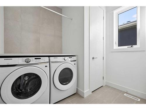 721 36 Street Nw, Calgary, AB - Indoor Photo Showing Laundry Room